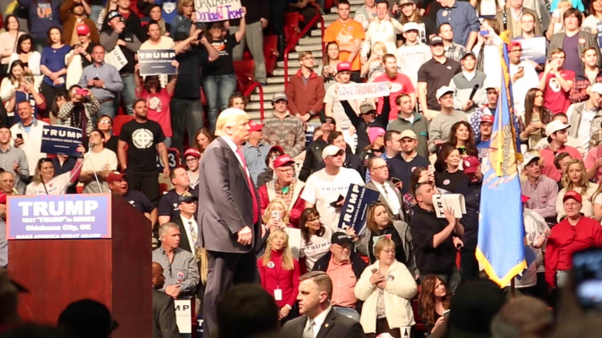 Video: Donald Trump a spectacle loved and ogled