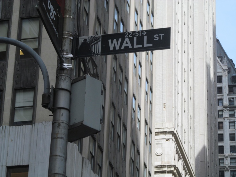 Letter: Hedge fund billionaires ‘endanger’ world finances