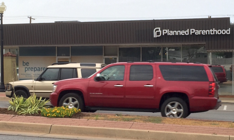 Okla. agency reverses on Planned Parenthood contracts