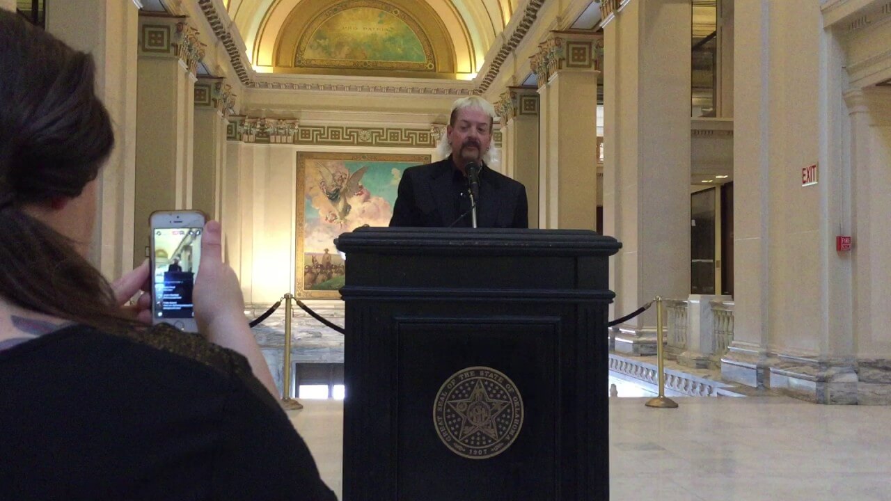 Libertarian Gov. candidate Joe Exotic: Legalize marijuana