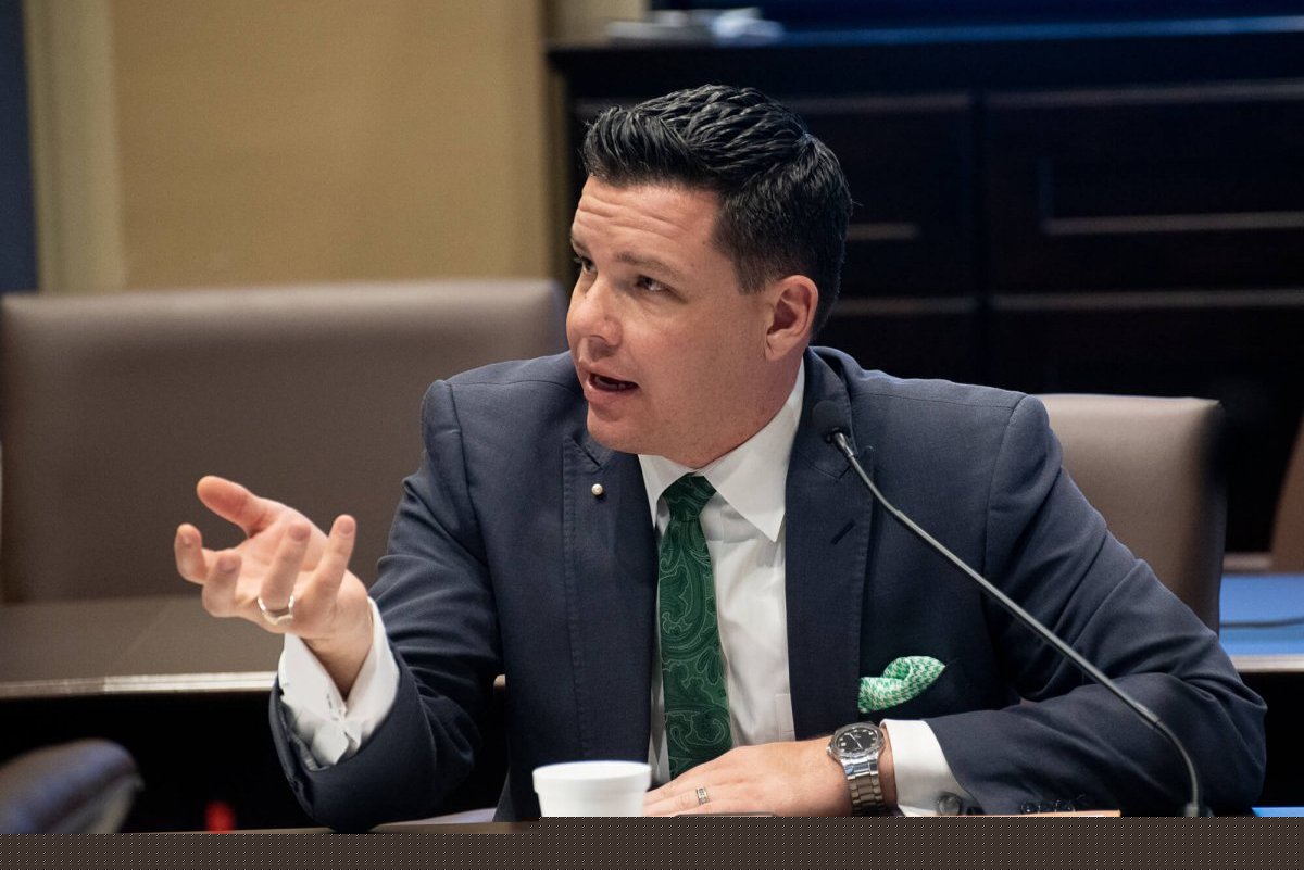 Sen. Jason Smalley resigning two weeks before session
