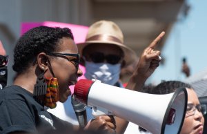 Black Lives Matter speakers spurn violence, but tensions flare for second night Black Lives Matter
