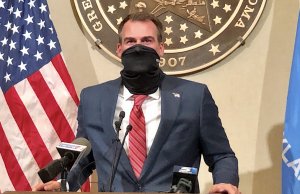‘It’s this easy’: After weeks of questions, Gov. Kevin Stitt encourages masks Kevin Stitt masks