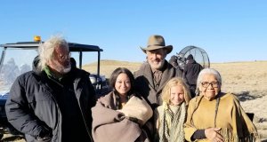 Kiowa elder bonds with 10-year-old actress on ‘News of The World’ movie set News of The World