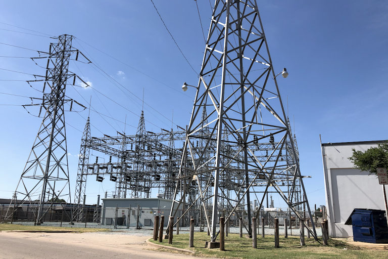 Electric legislation: Performance-based rate proposal advances; deregulation, ROFR fizzle