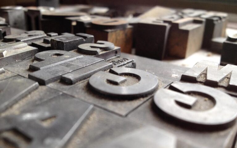 Learning of life and death in the newspaper industry