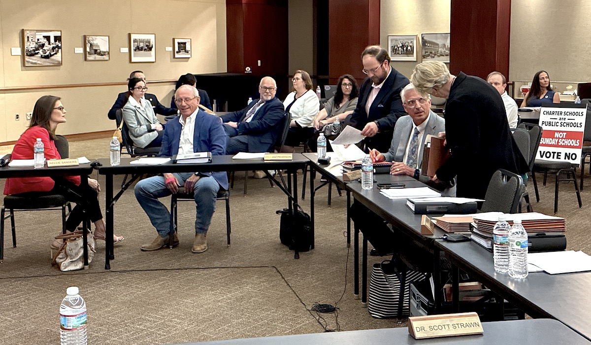 After last-minute board member switch, SVCSB approves virtual Catholic charter school