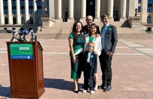 Rep. Cyndi Munson becomes Oklahoma’s first 2026 Democratic candidate for governor Cyndi Munson announces gubernatorial campaign Oklahoma